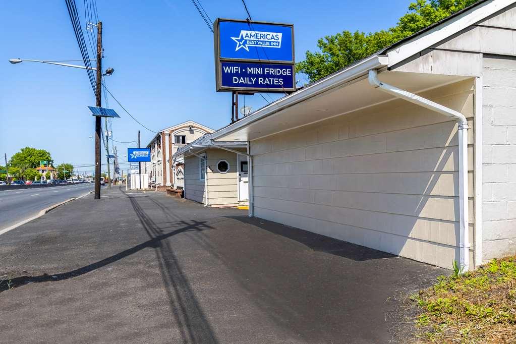 Americas Best Value Inn Avenel Woodbridge المظهر الخارجي الصورة